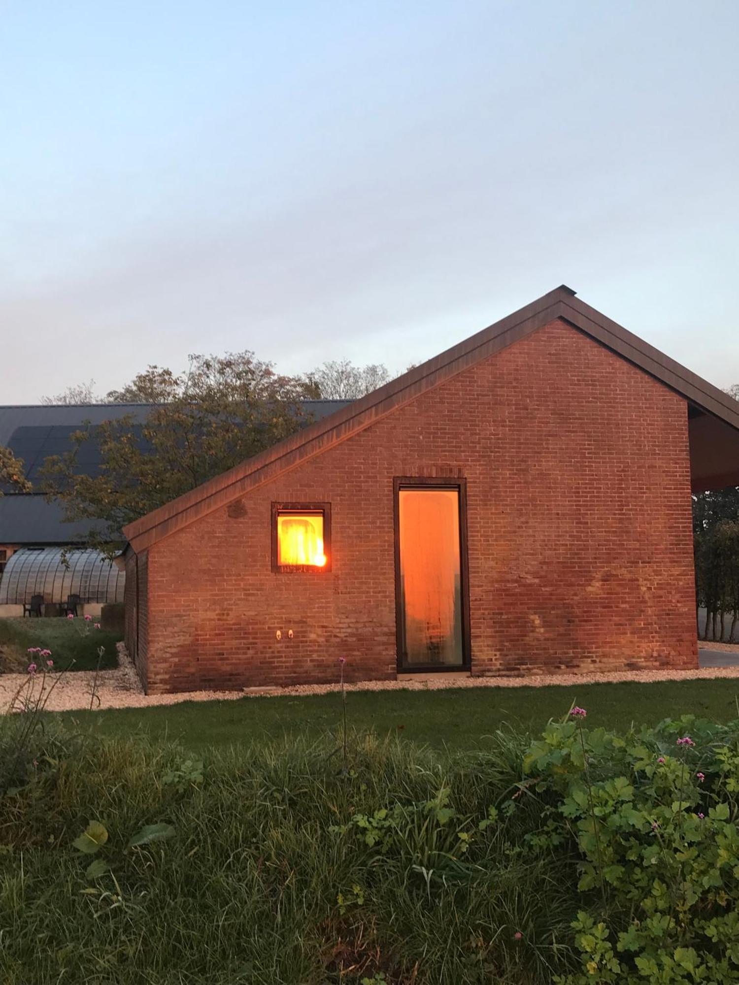 クラヒェンブルフ Bed En Brood In De Kapschuur - Boerderij De Zuiderkrib Bed & Breakfast エクステリア 写真