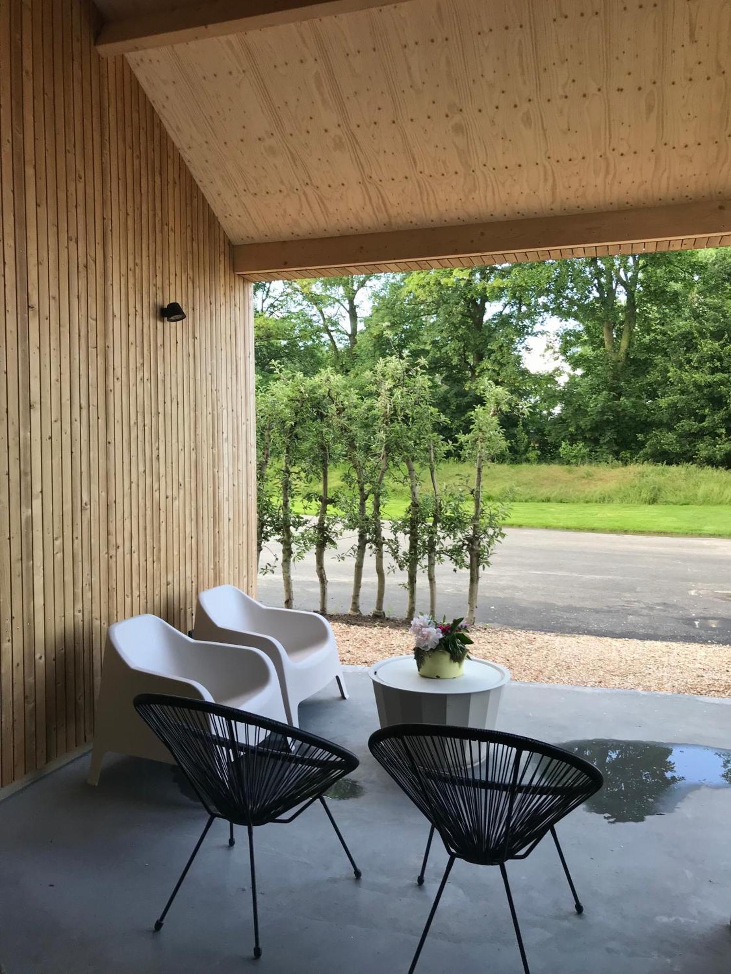 クラヒェンブルフ Bed En Brood In De Kapschuur - Boerderij De Zuiderkrib Bed & Breakfast エクステリア 写真