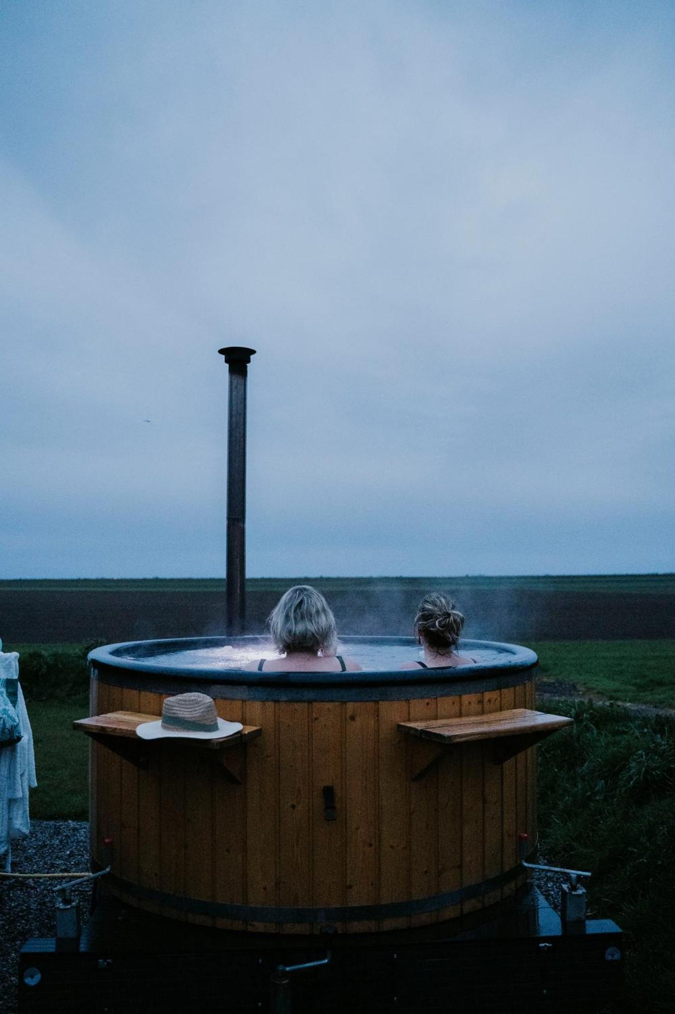 クラヒェンブルフ Bed En Brood In De Kapschuur - Boerderij De Zuiderkrib Bed & Breakfast エクステリア 写真