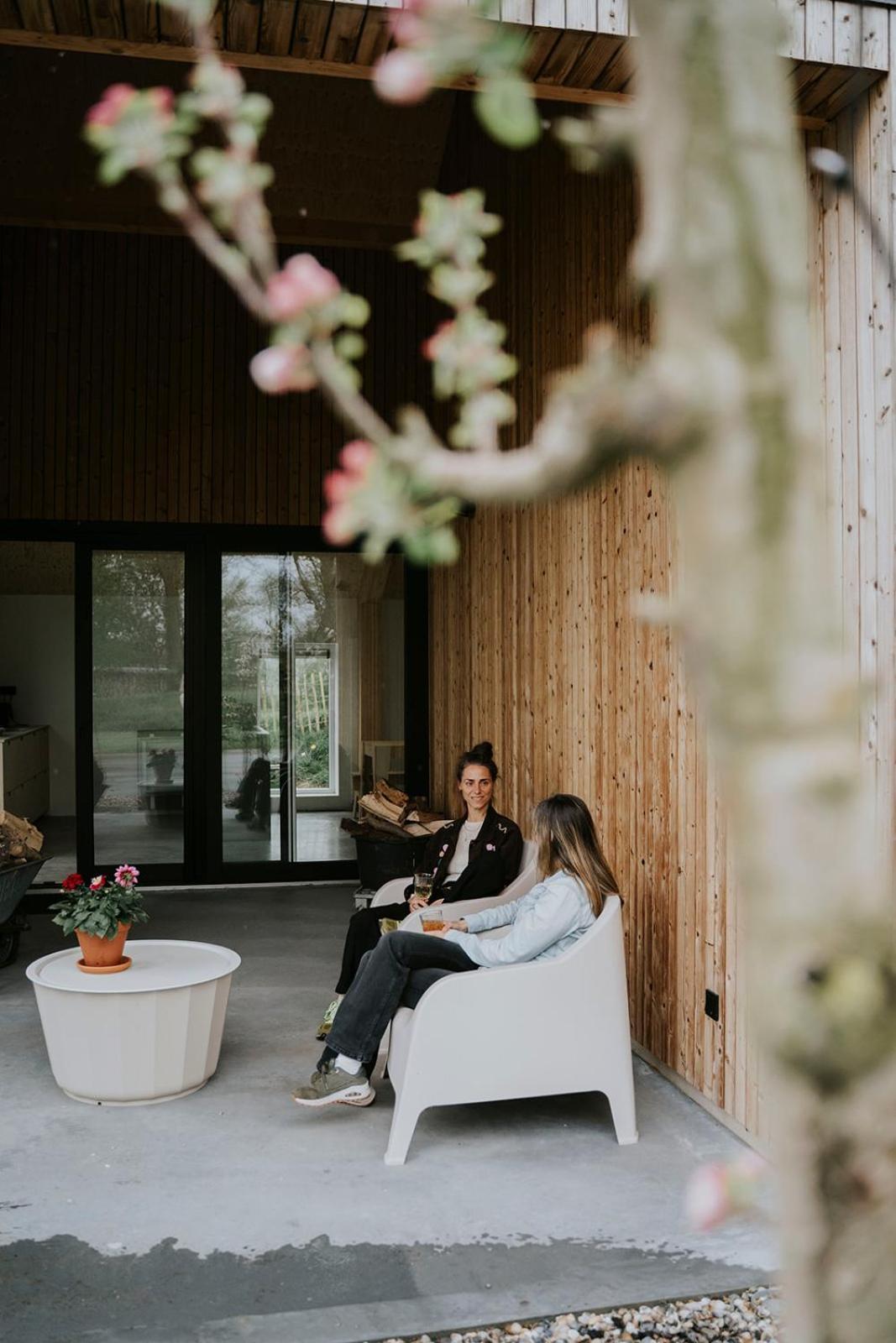 クラヒェンブルフ Bed En Brood In De Kapschuur - Boerderij De Zuiderkrib Bed & Breakfast エクステリア 写真